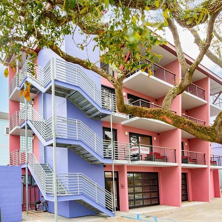 Boutique Vera Hotel In The Heart Of フォーリービーチ エクステリア 写真
