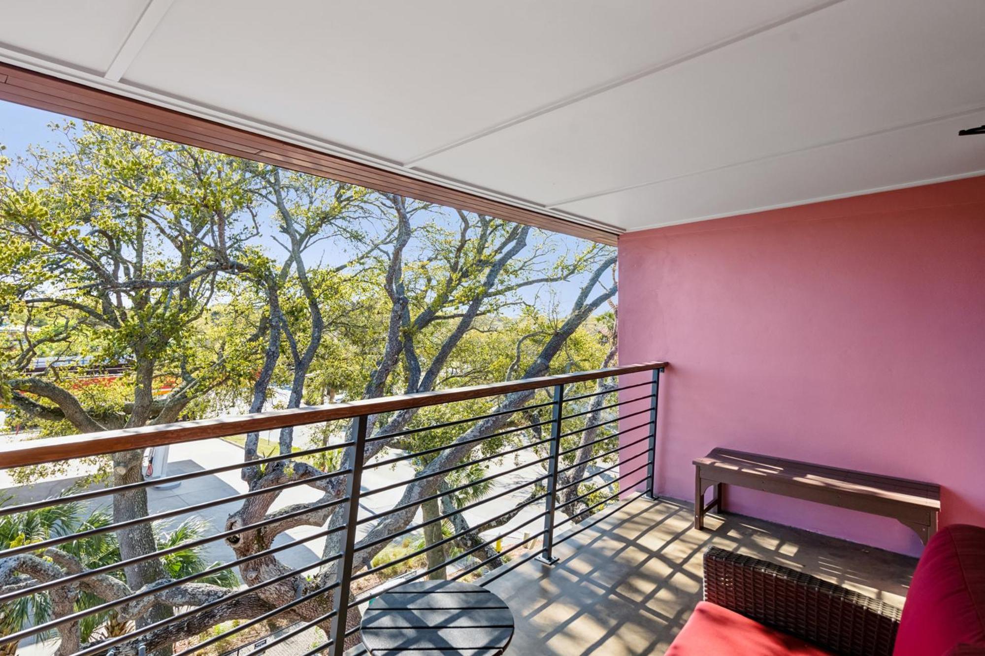 Boutique Vera Hotel In The Heart Of フォーリービーチ エクステリア 写真