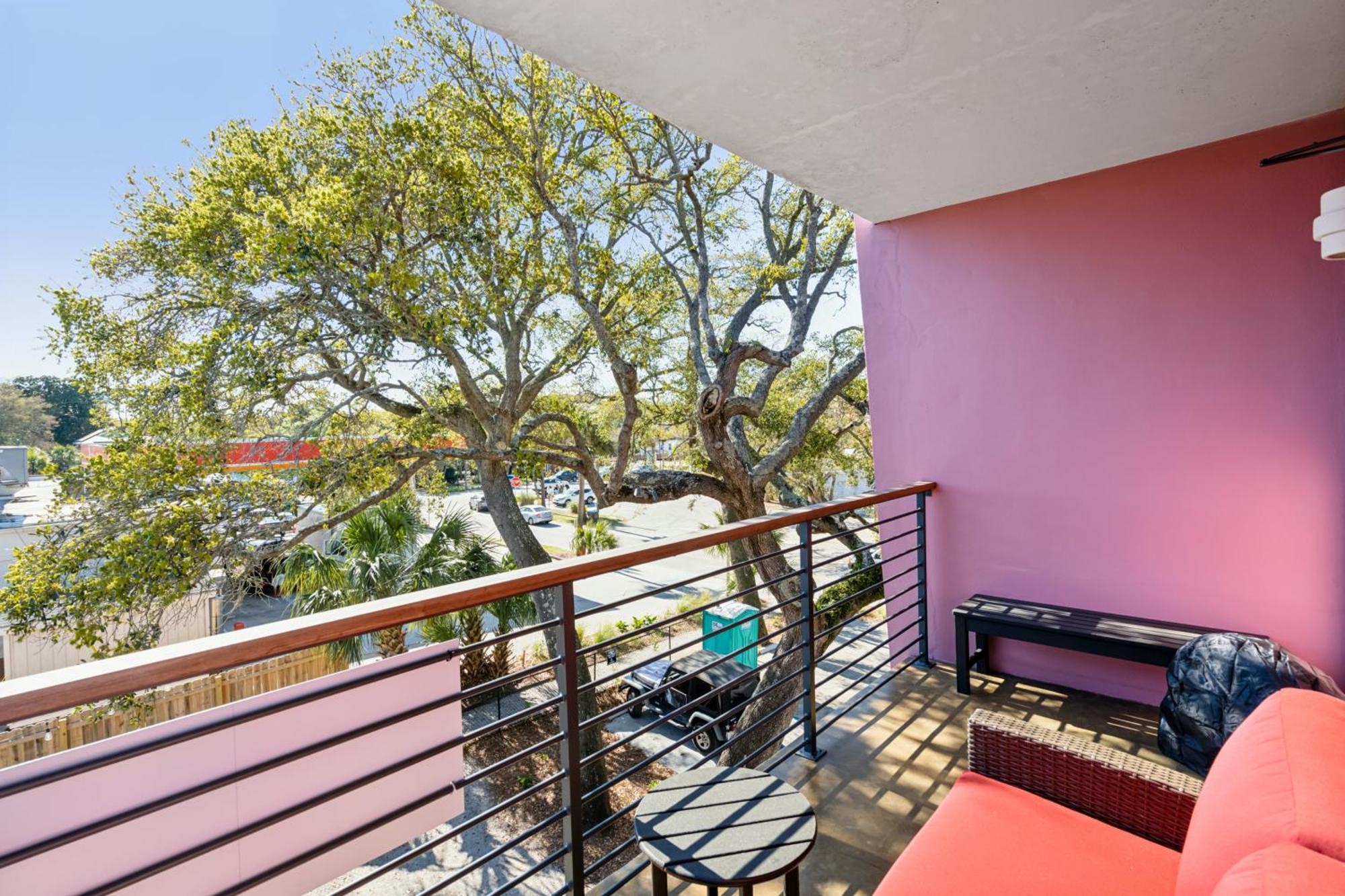 Boutique Vera Hotel In The Heart Of フォーリービーチ エクステリア 写真