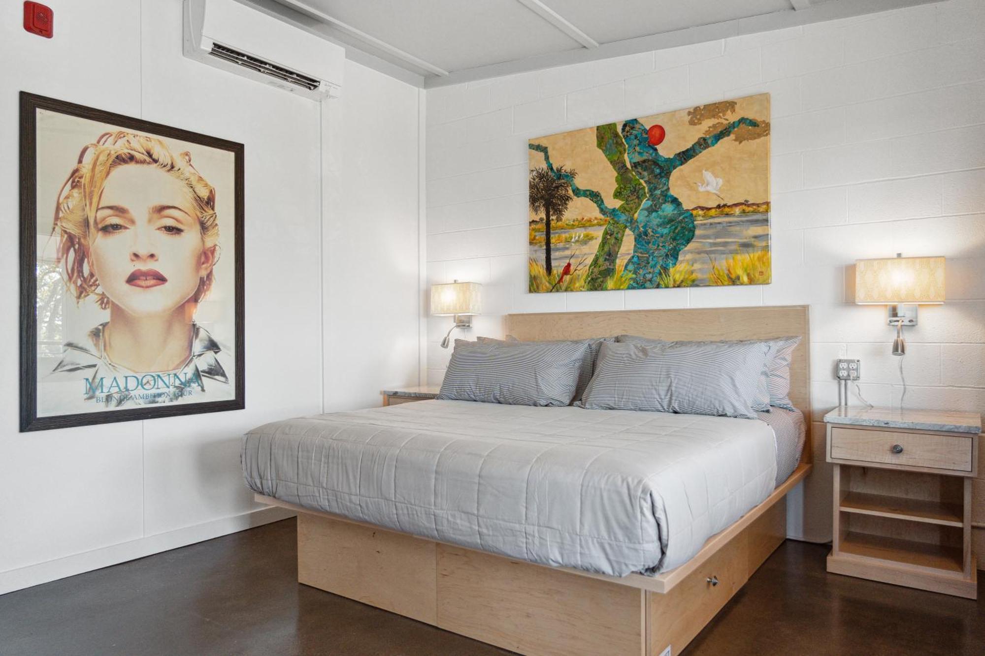Boutique Vera Hotel In The Heart Of フォーリービーチ エクステリア 写真