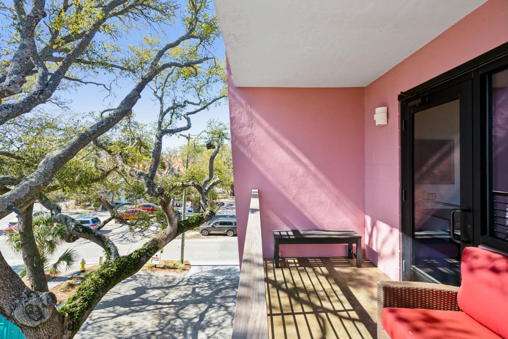 Boutique Vera Hotel In The Heart Of フォーリービーチ エクステリア 写真