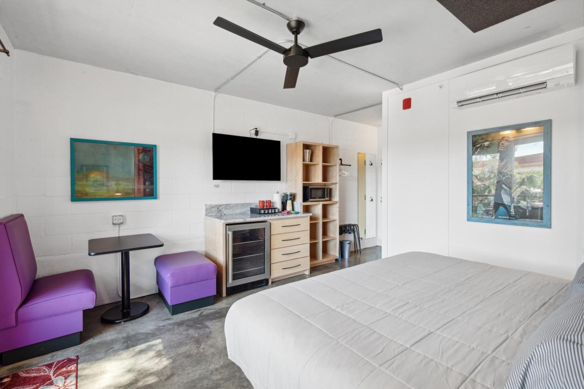 Boutique Vera Hotel In The Heart Of フォーリービーチ エクステリア 写真