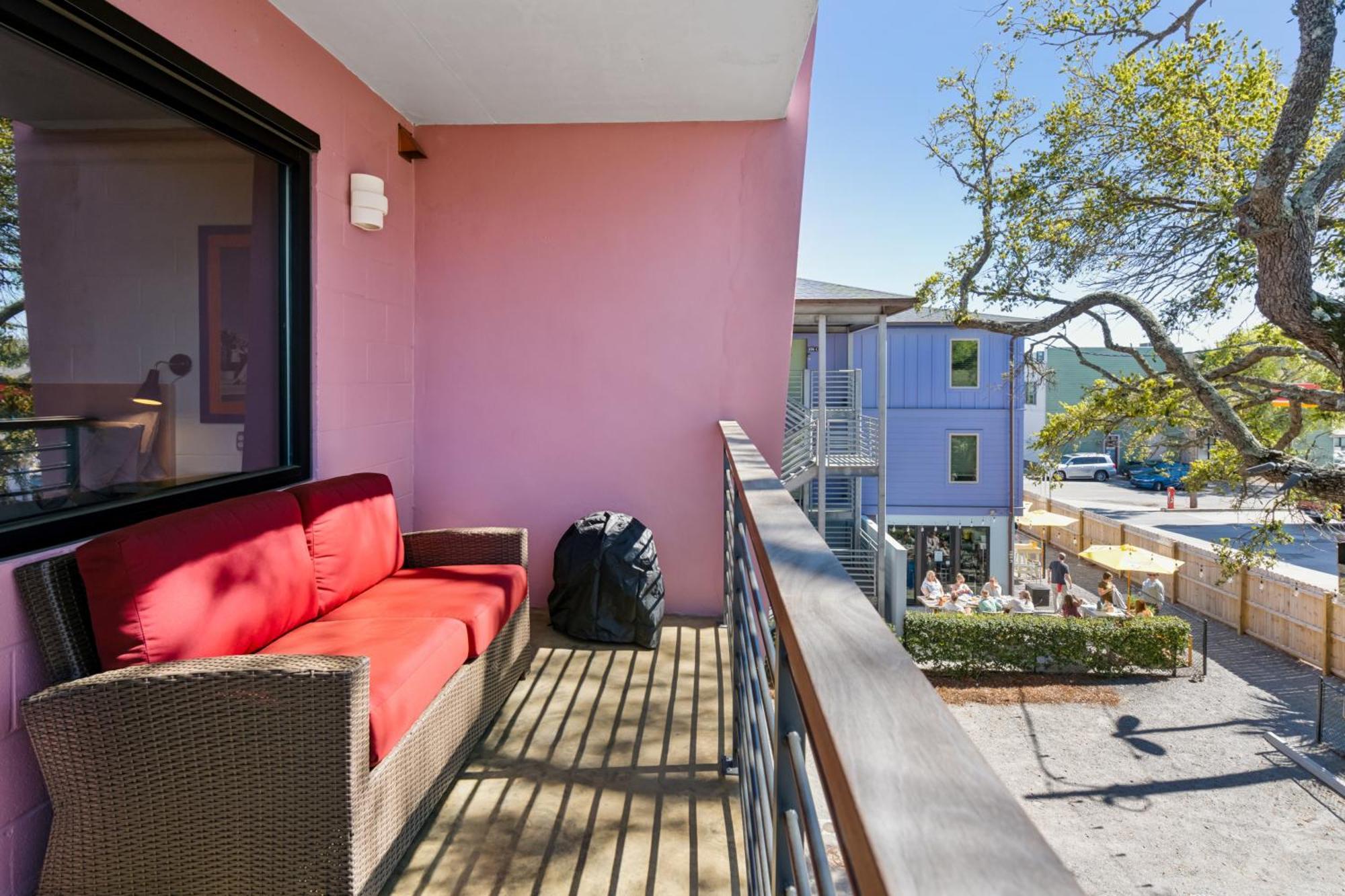 Boutique Vera Hotel In The Heart Of フォーリービーチ エクステリア 写真