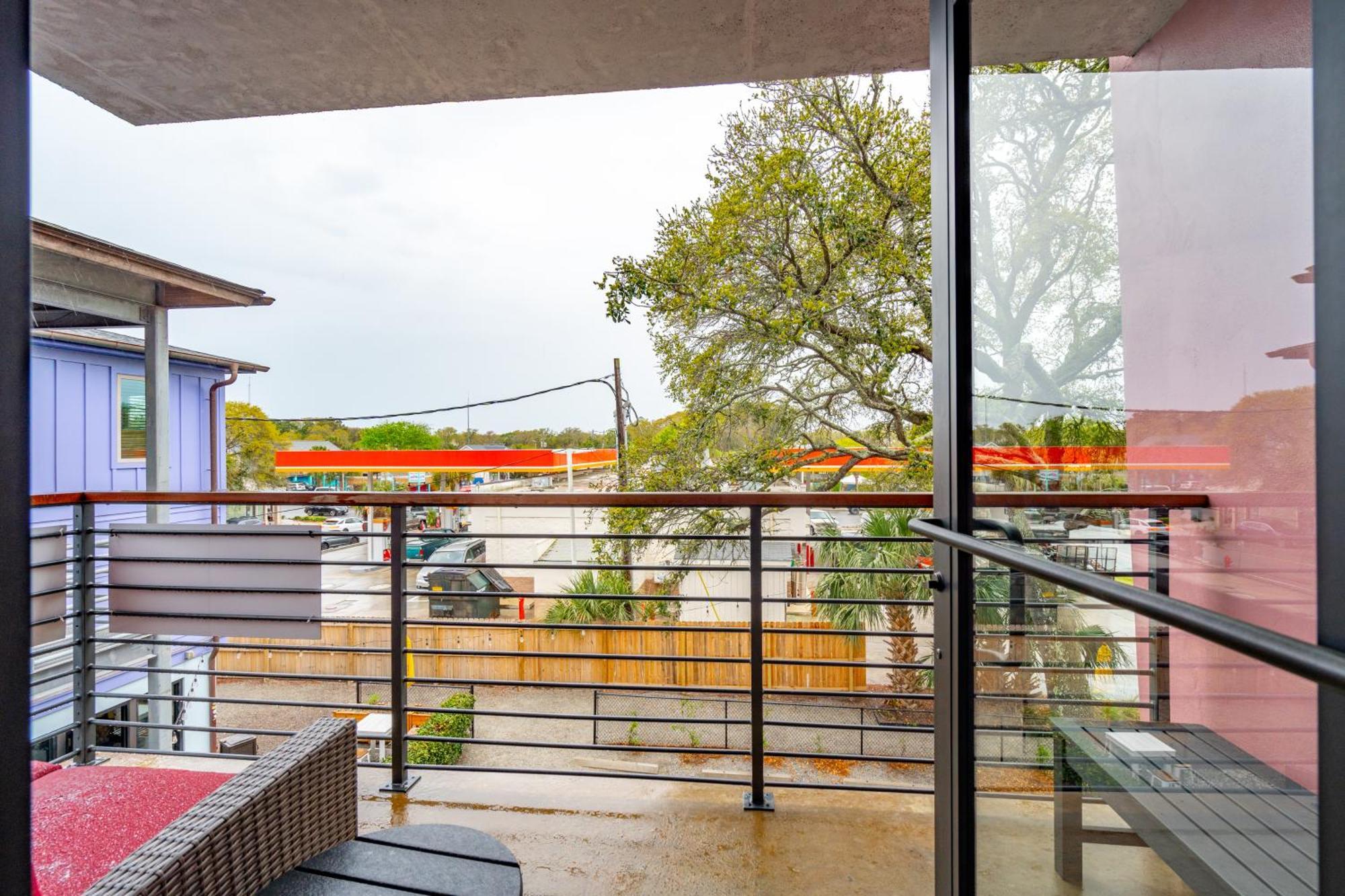 Boutique Vera Hotel In The Heart Of フォーリービーチ エクステリア 写真