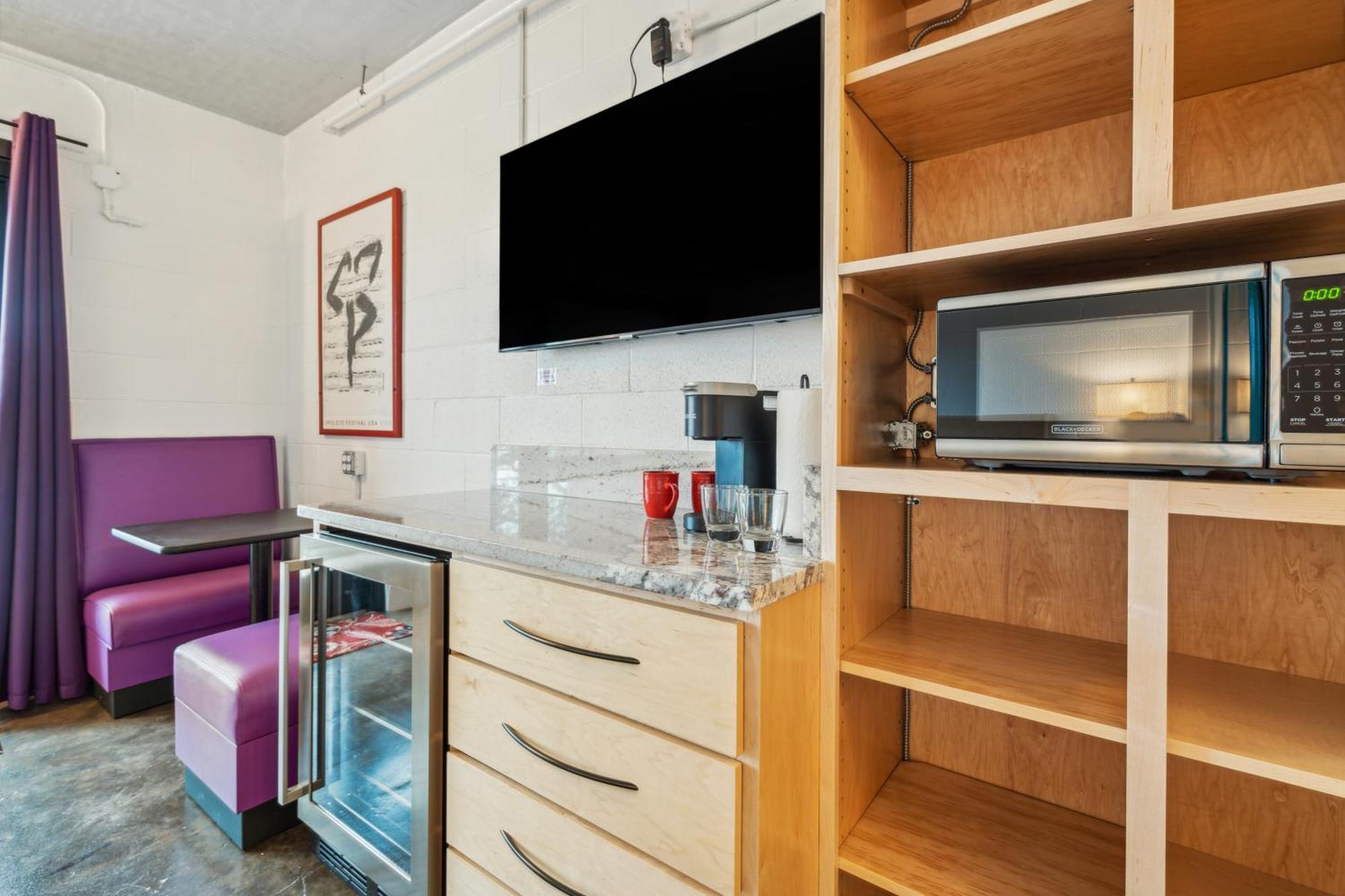 Boutique Vera Hotel In The Heart Of フォーリービーチ エクステリア 写真