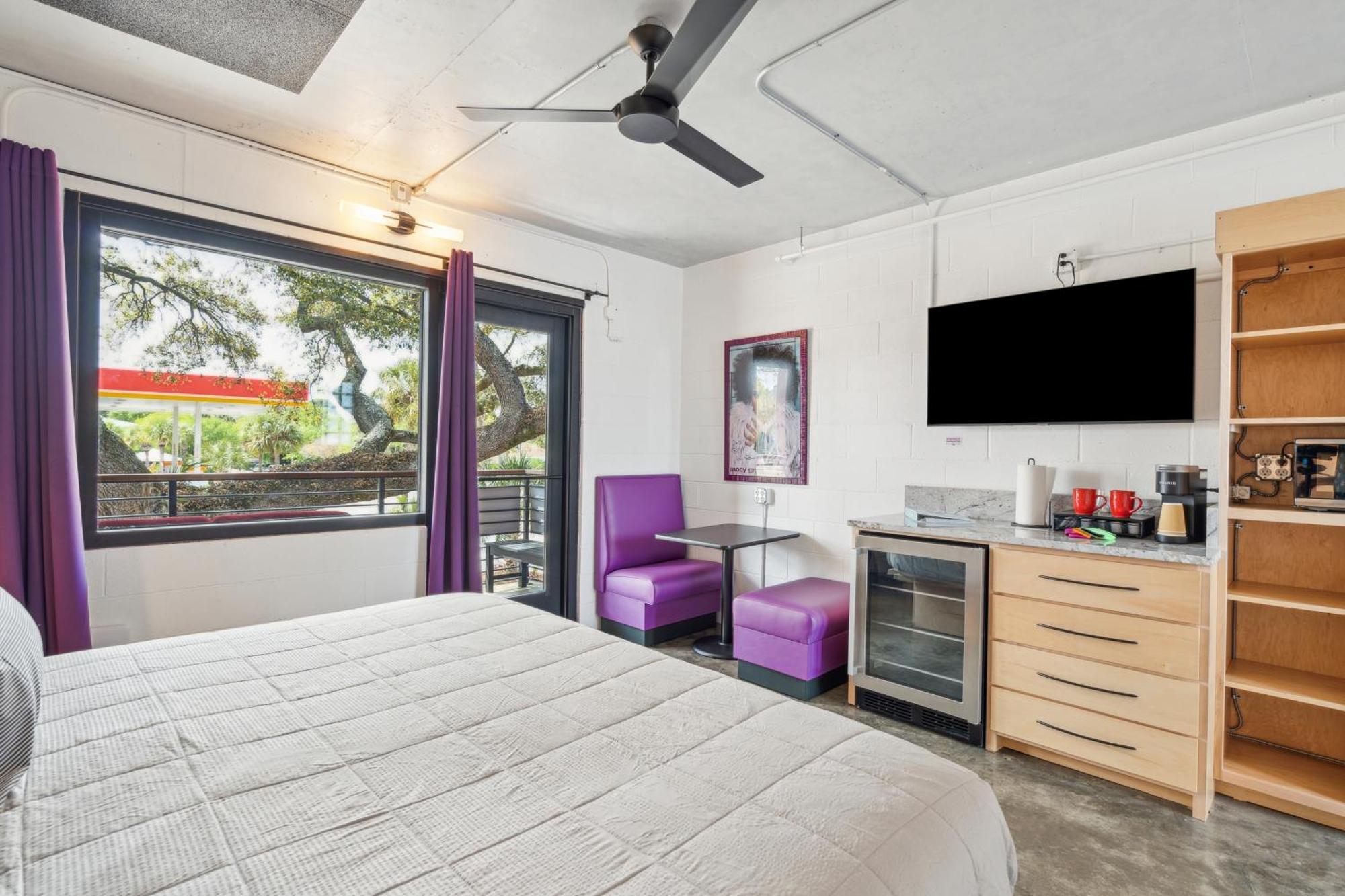Boutique Vera Hotel In The Heart Of フォーリービーチ エクステリア 写真