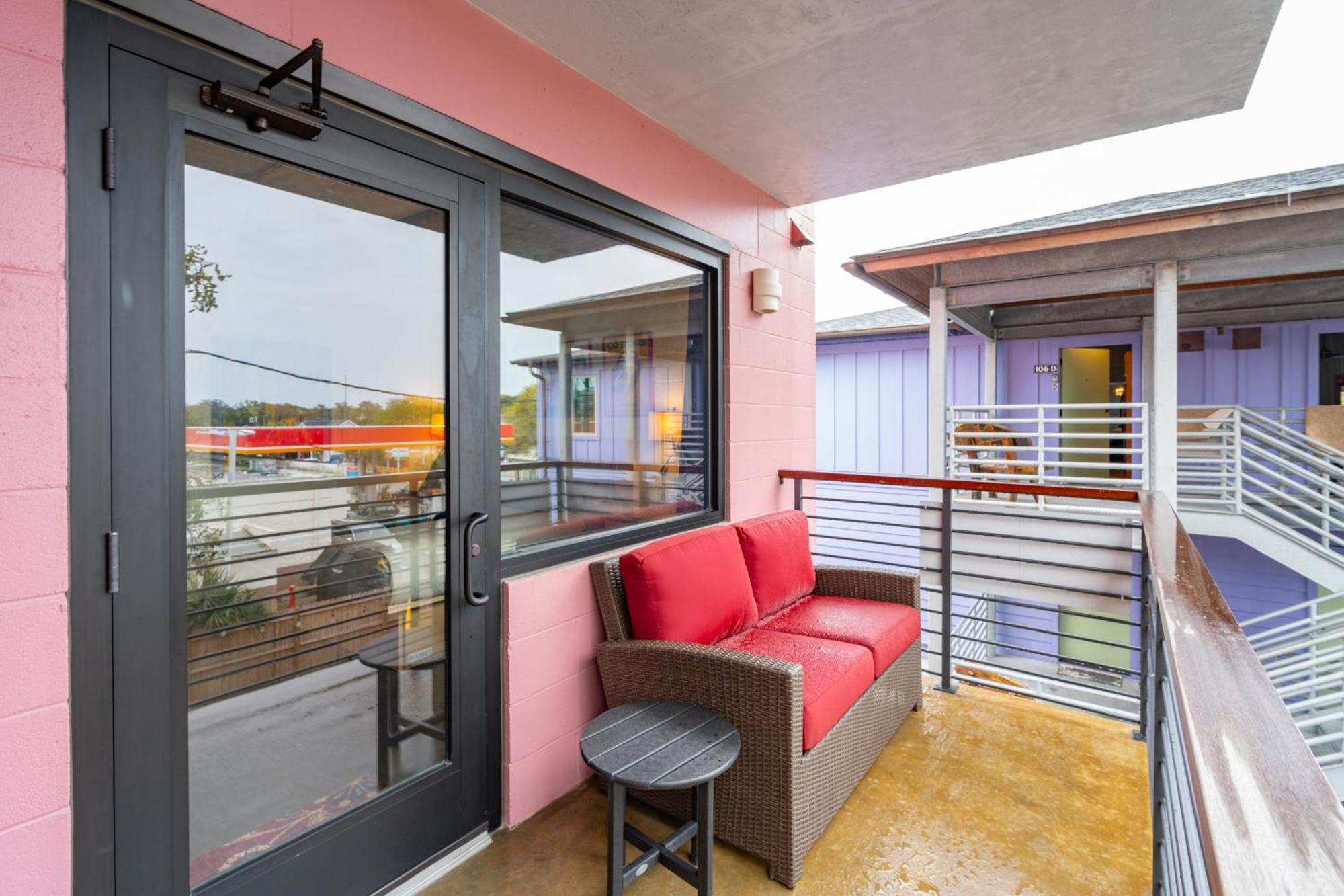 Boutique Vera Hotel In The Heart Of フォーリービーチ エクステリア 写真
