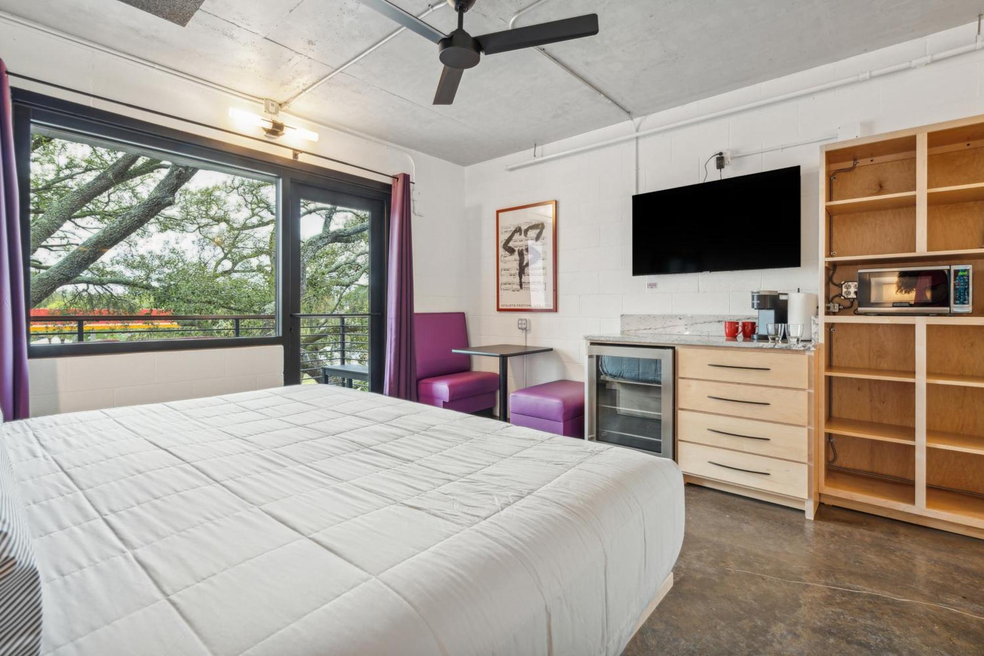 Boutique Vera Hotel In The Heart Of フォーリービーチ エクステリア 写真