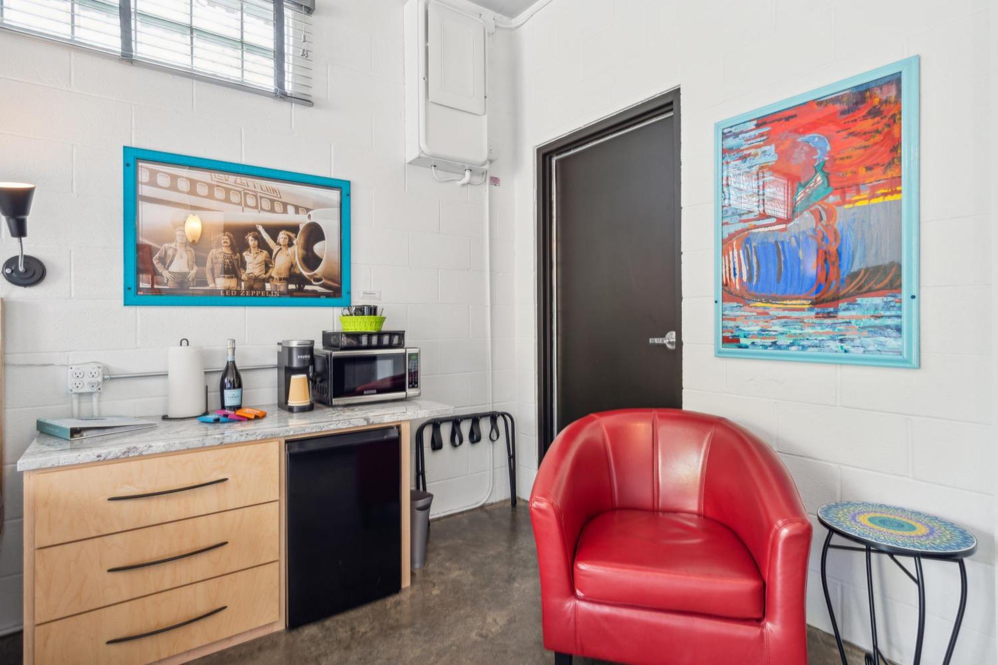 Boutique Vera Hotel In The Heart Of フォーリービーチ エクステリア 写真