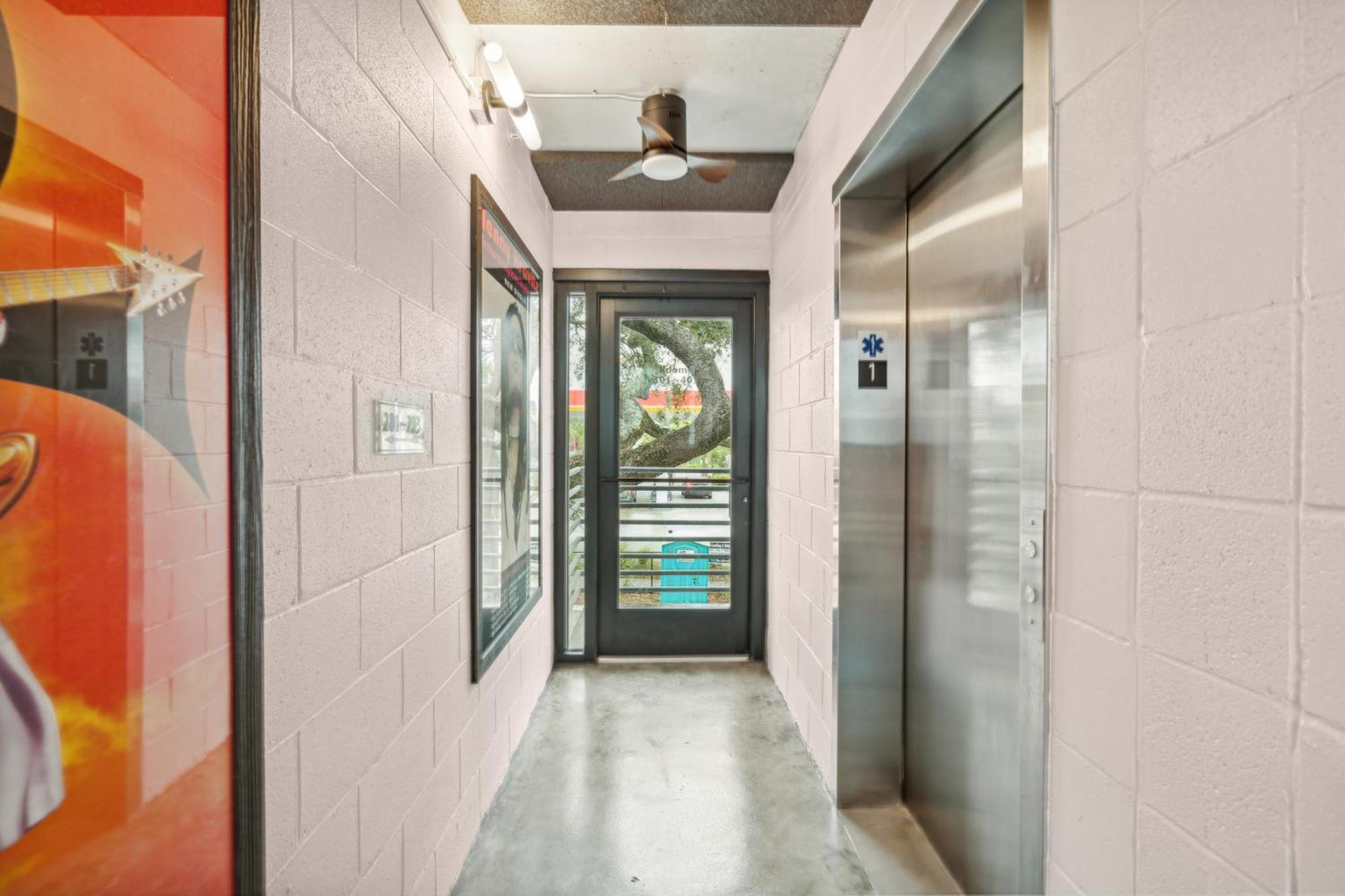 Boutique Vera Hotel In The Heart Of フォーリービーチ エクステリア 写真